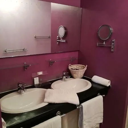 Nocleg ze śniadaniem La Traineliere 4*